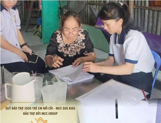 Bé Phạm Nhựt Huy như một bông hoa sen vươn mình giữa bùn lầy.